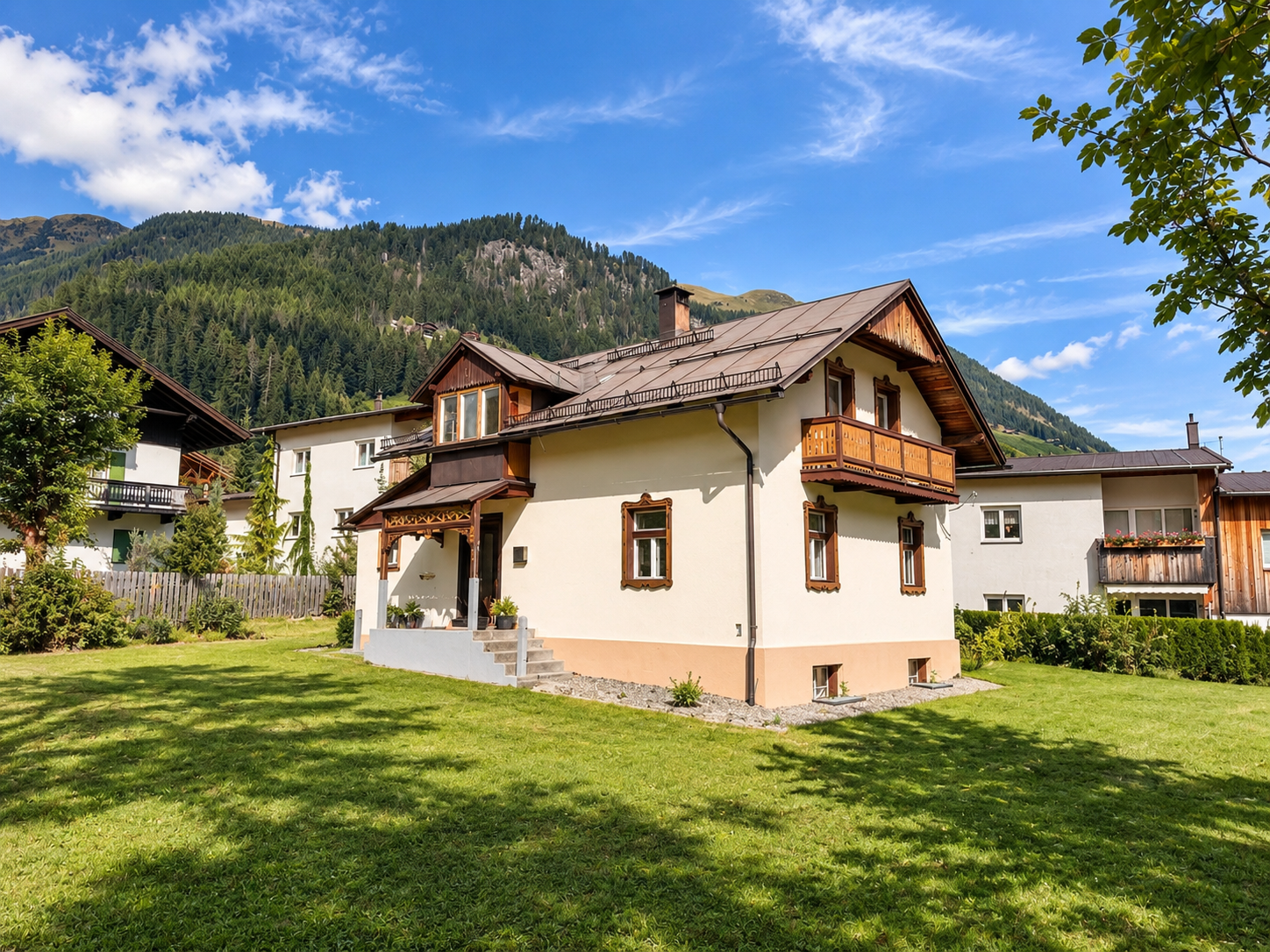 Haus Freyja mit Garten und Blick auf die Berge