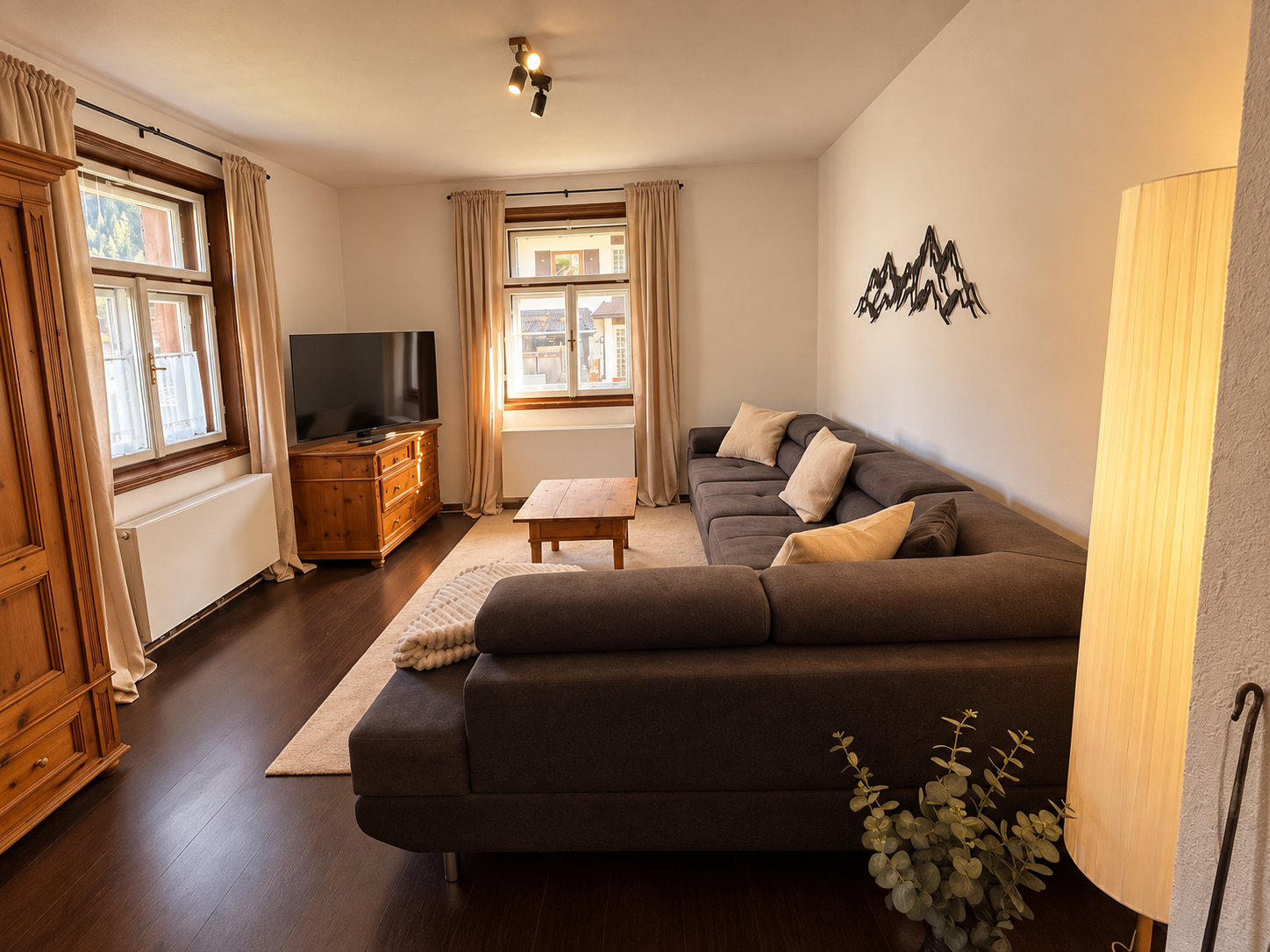 Helles Wohnzimmer mit Alpenflair